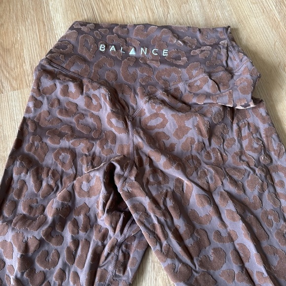 V cut brown velvet cheetah leggings - Picture 2 of 2